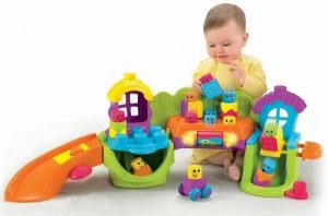 Đồ chơi xếp hình là loại đồ chơi giúp bé phát triển một cách toàn diện về trí tuệ và kĩ năng
