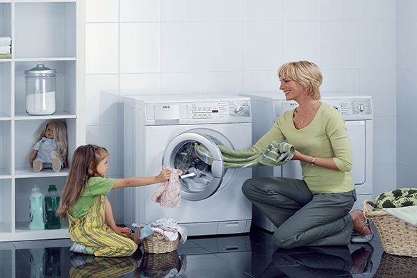Cách vắt khô quần áo bằng máy giặt